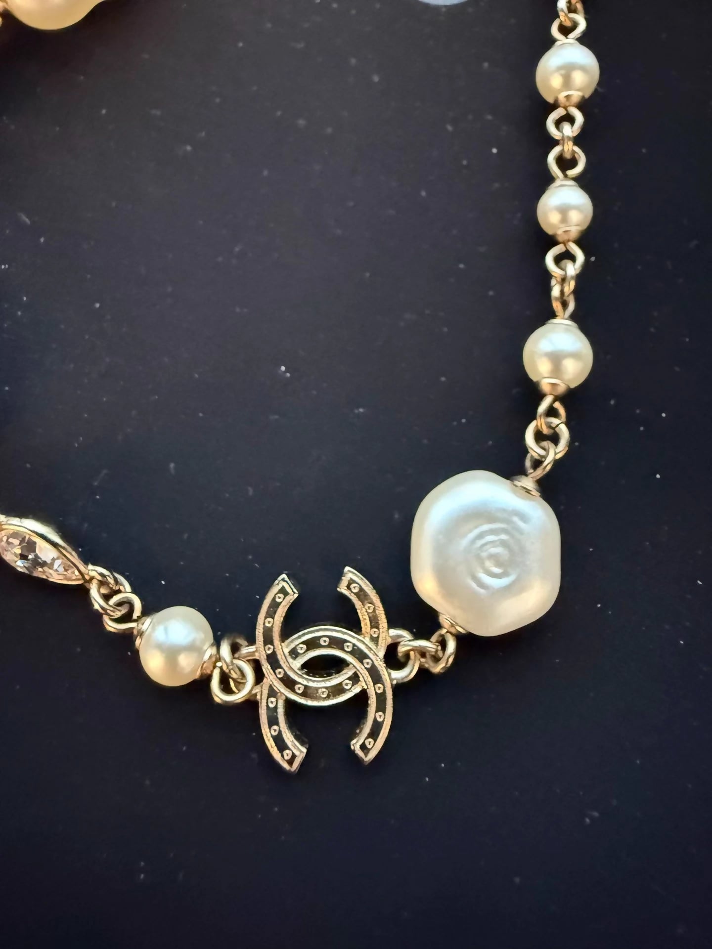 Chanel 25A camellia pearl necklace