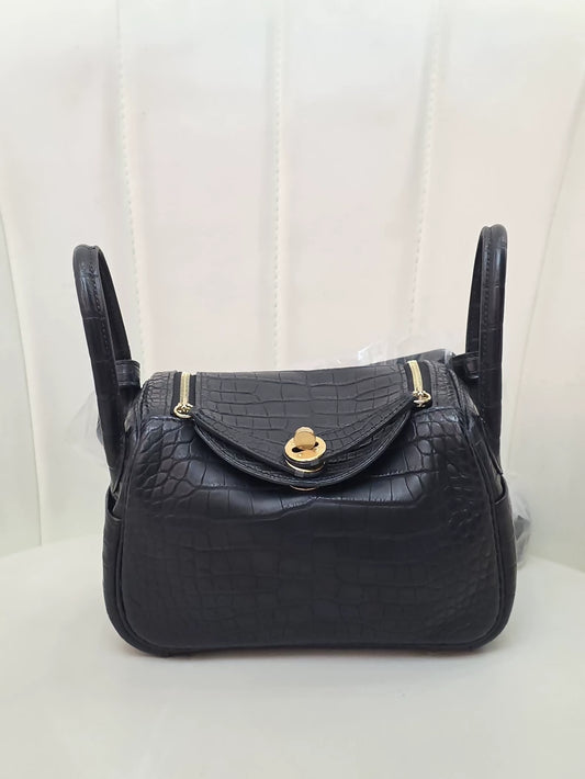 Hermès Mini Lindy black matte alligator leather Gold hardware