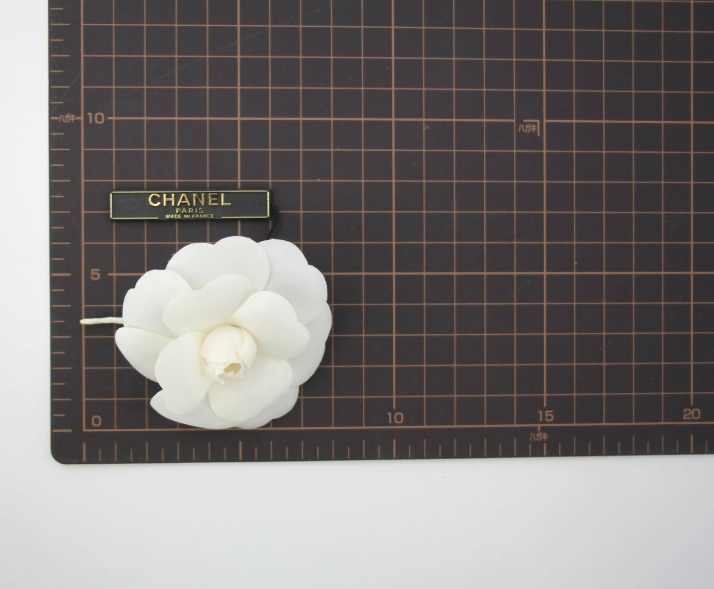 Chanel Vintage 81-85 Silk Small Size White Camellia Brooch