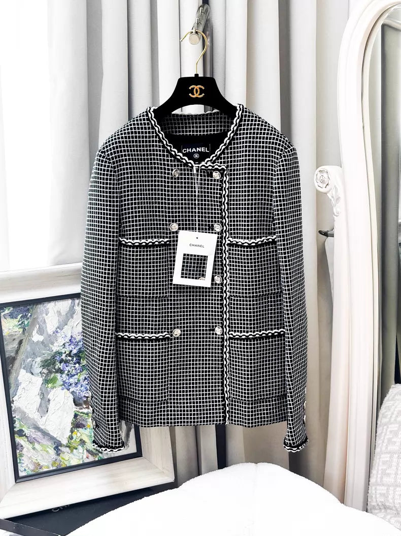 Chanel 25 black and white tweed jacket