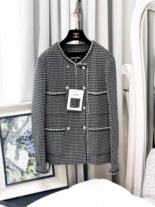 Chanel 25 black and white tweed jacket