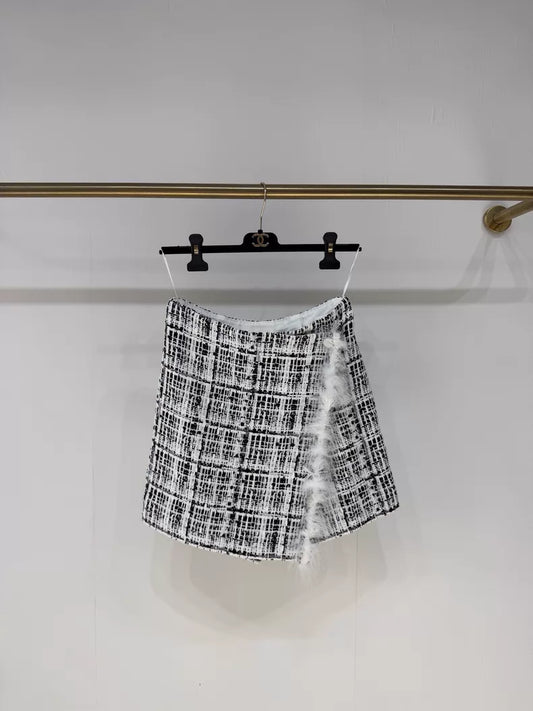 Chanel 25S black and white tweed skirt
