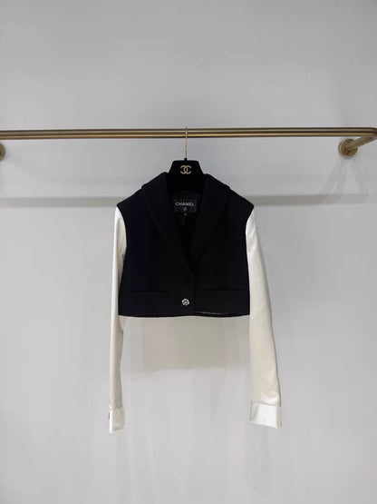 Chanel 25A black and white tweed jacket