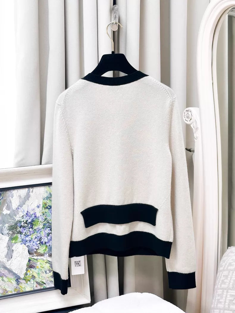 Chanel 25K beige and black top