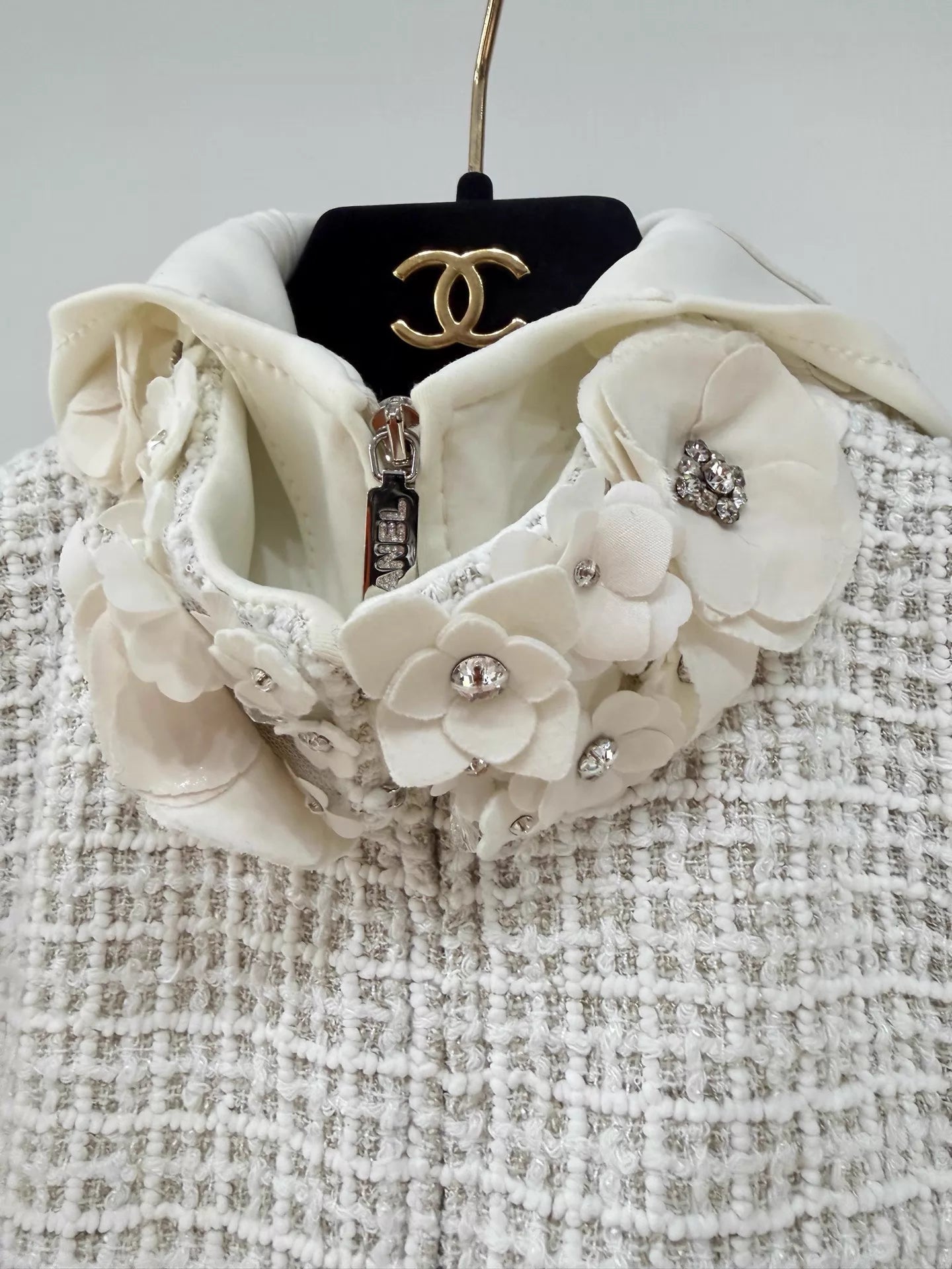 Chanel 25C white Floral Zip-Up Jacket