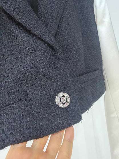 Chanel 25A black and white tweed jacket
