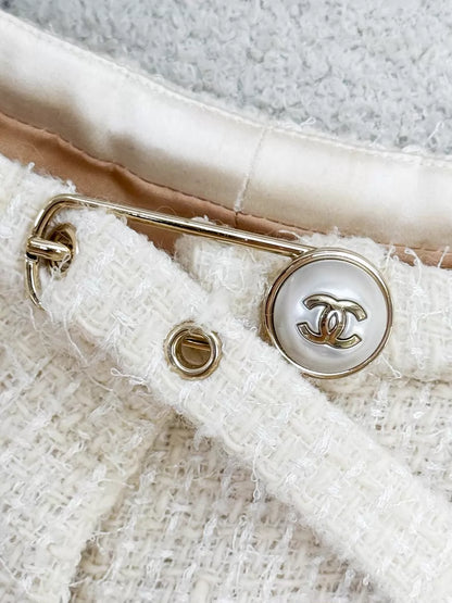Chanel 20B white tweed trousers