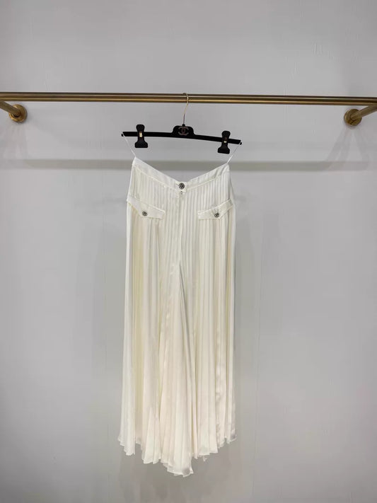 Chanel 25A beige silk skirt