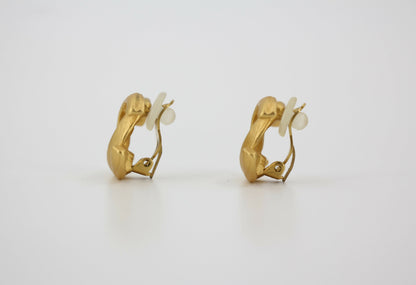 Chanel Vintage 00T Gold-Plated Matte Gold Classic CC Clip-on Earrings