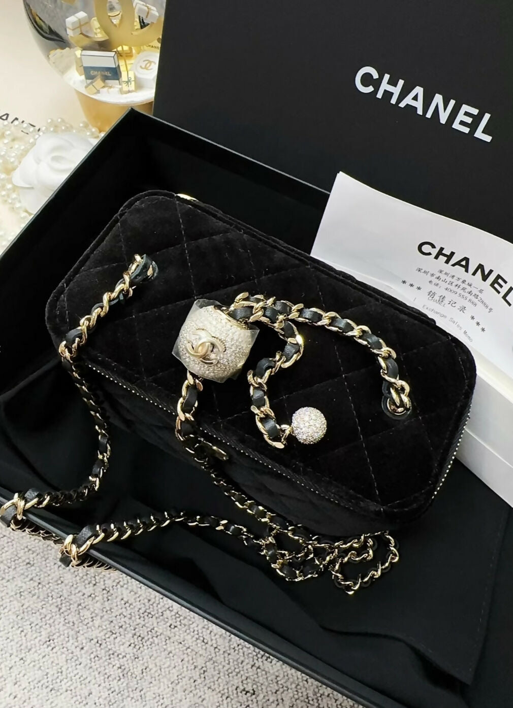 Chanel 25A Black Velvet Vanity case bag – Wararni.com