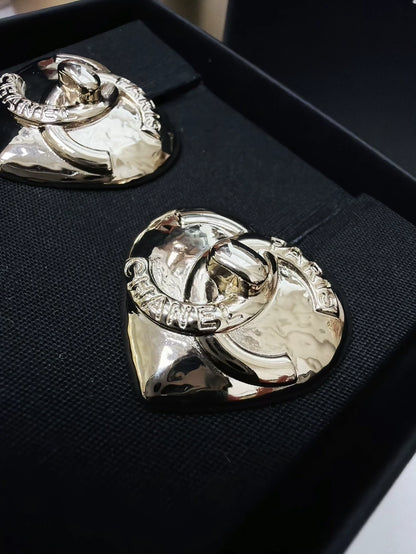 Chanel 22 light gold heart-shaped backpack clasp metal earrings