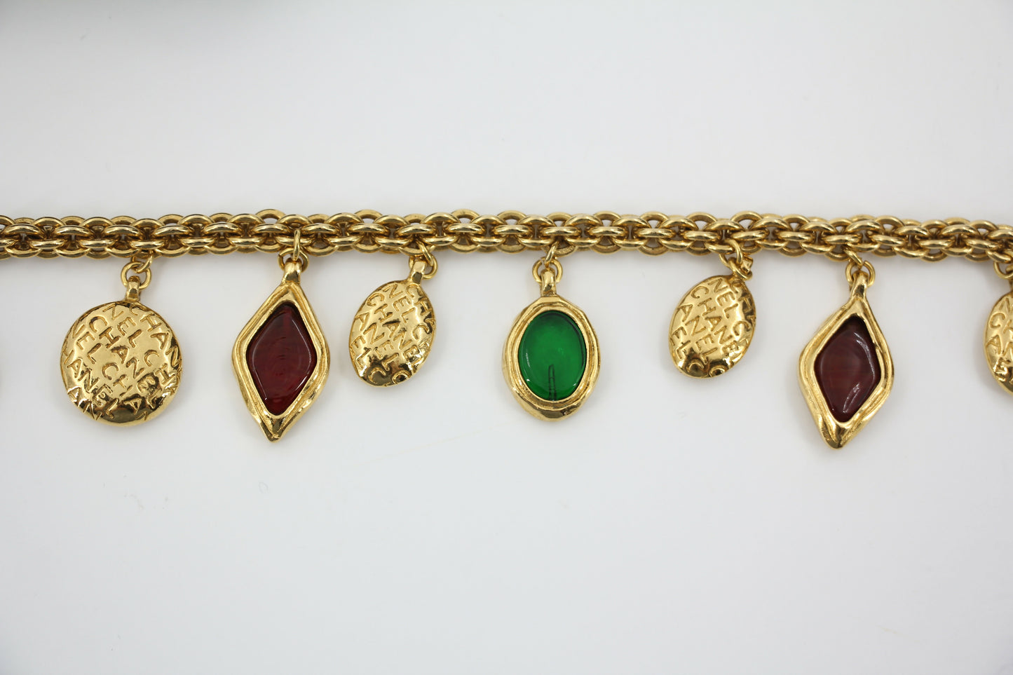 Chanel Vintage 71-80 Gripoix Red and Green Oval Gold-Plated Necklace