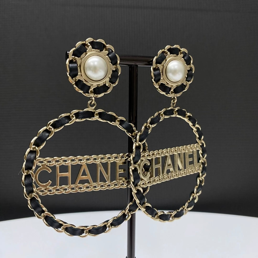 CHANEL 18B round chain pearl earring
