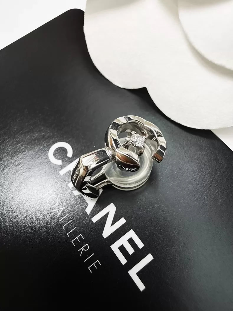 Chanel Coco Crush single clip-on earring, white gold, single diamond,