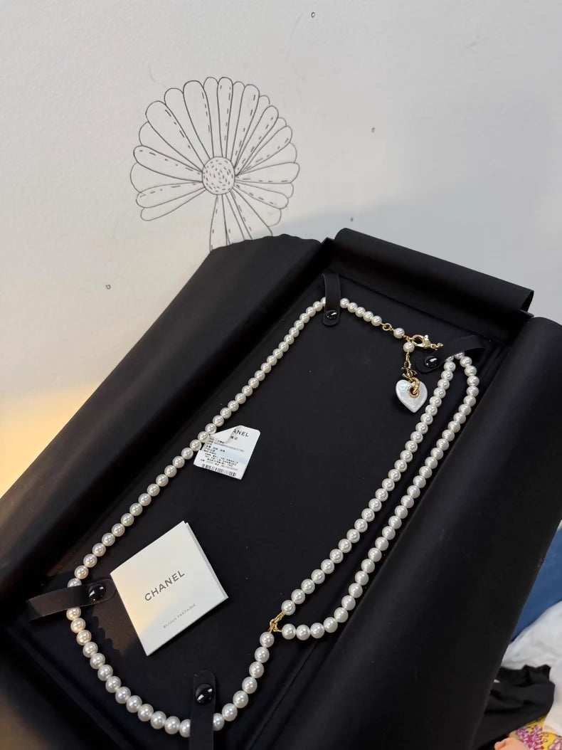 Chanel 24p heart-shaped pearl pendant waist chain