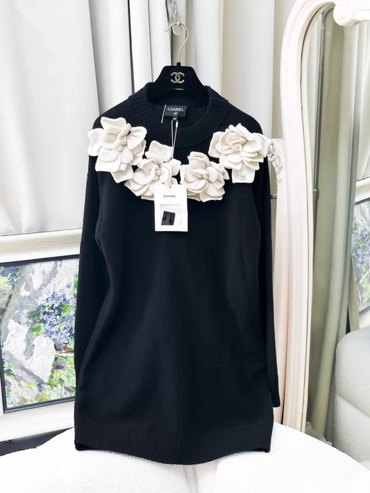 Chanel 2020 Fall/Winter black and white knit dress