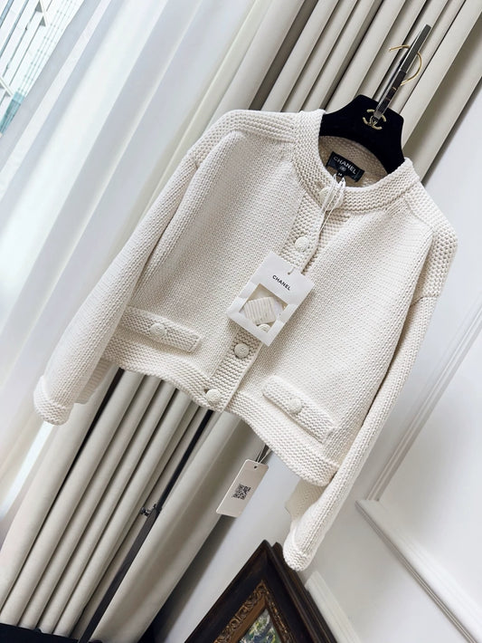 Chanel 25A ecru knitted cardigan