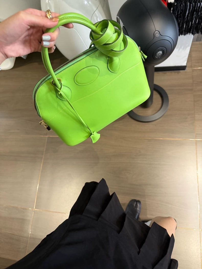 Hermès Bolide 31 This very trendy apple green model is extremely rare