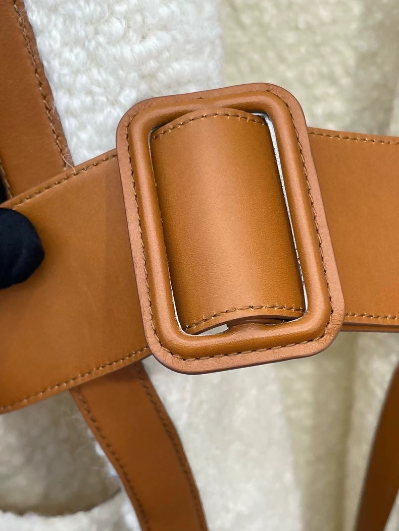 Loropiana wool coat with leather belt