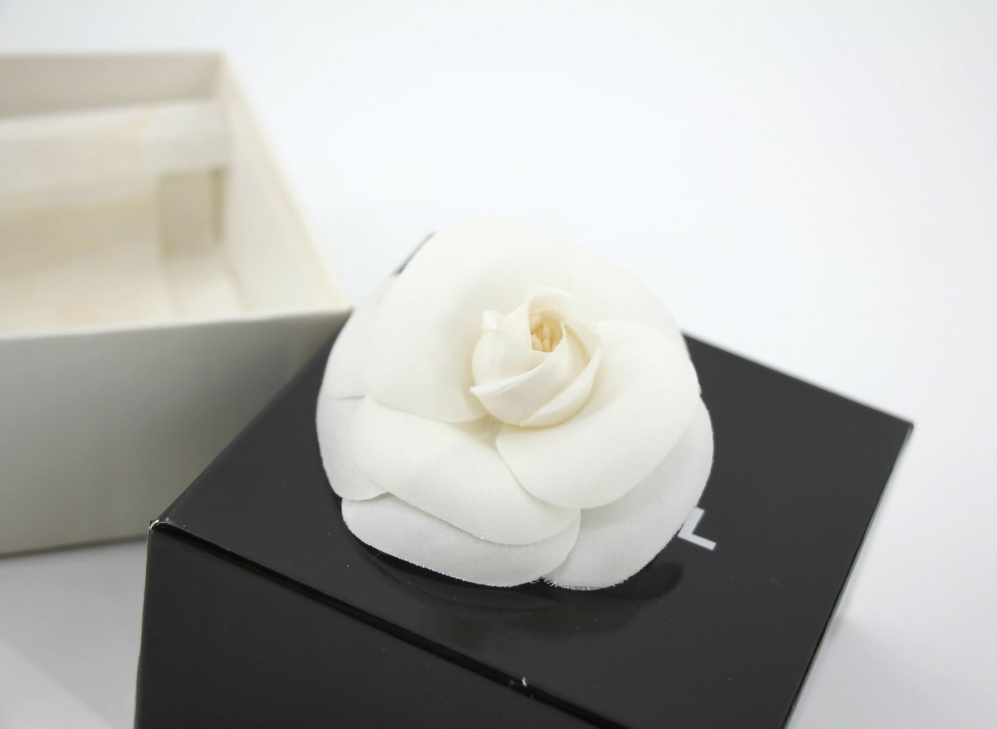 Chanel Vintage 81-85 Silk White Camellia Brooch