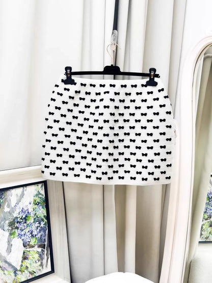 Chanel 25K black and white skirt