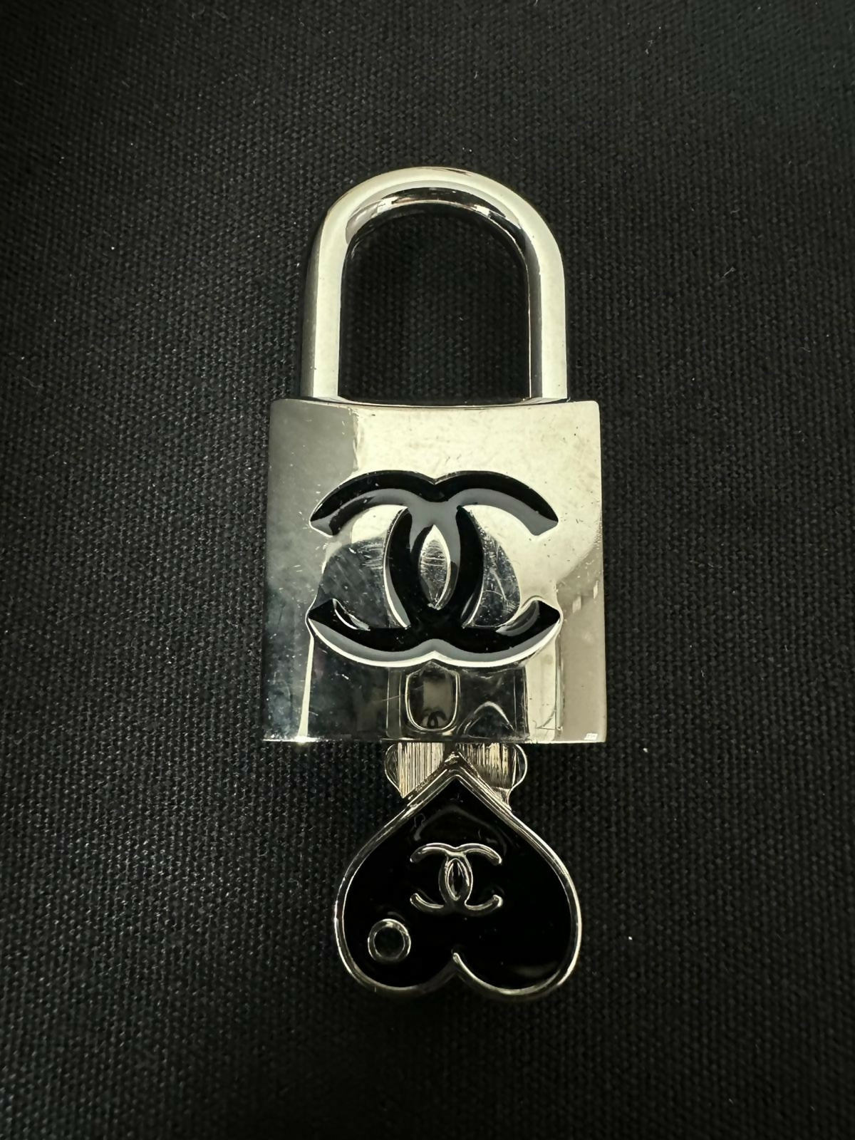 Chanel Vintage 07P Enamel CC Lock Heart Key