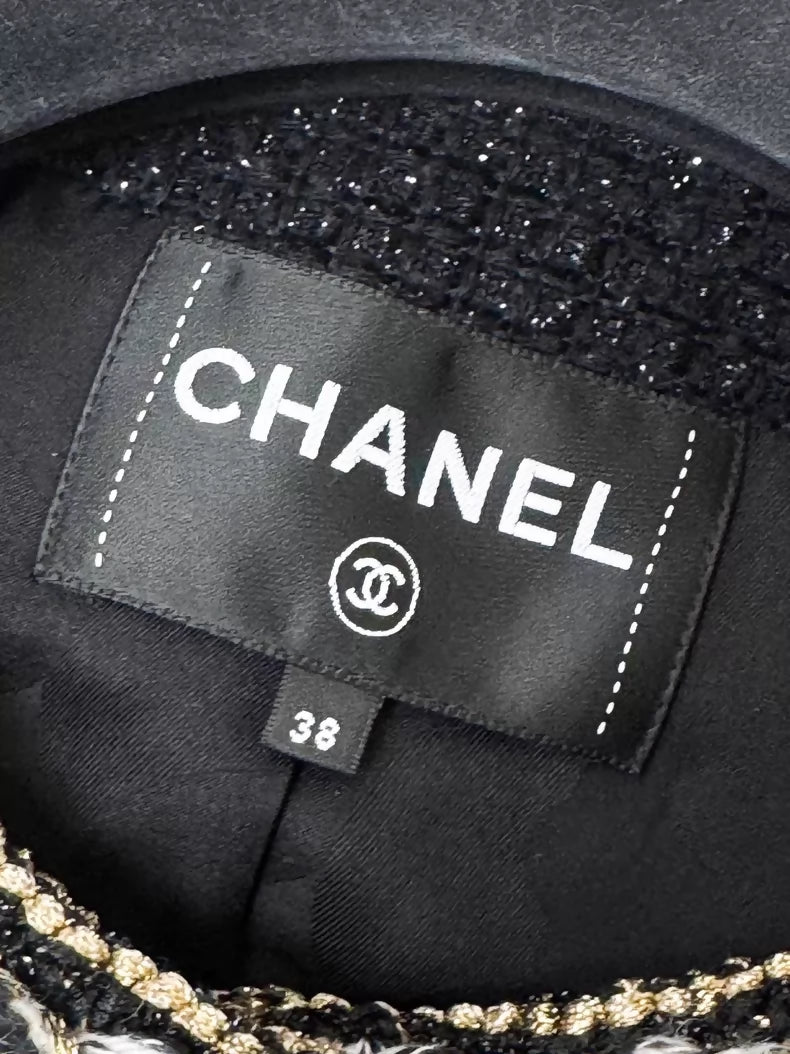 Chanel 25K Black tweed coat with Silver gold details – Wararni.com