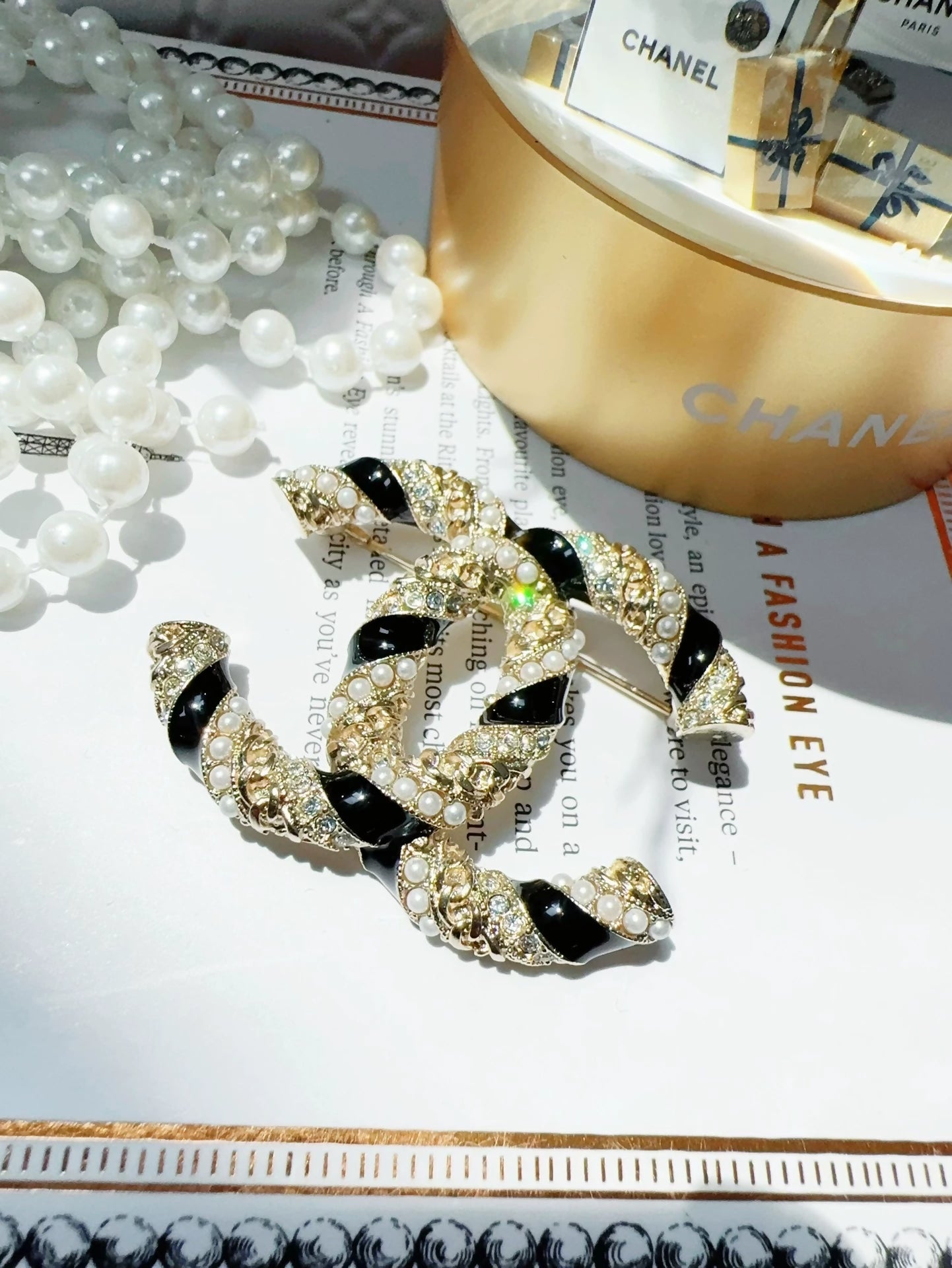 Chanel 21C double C brooch