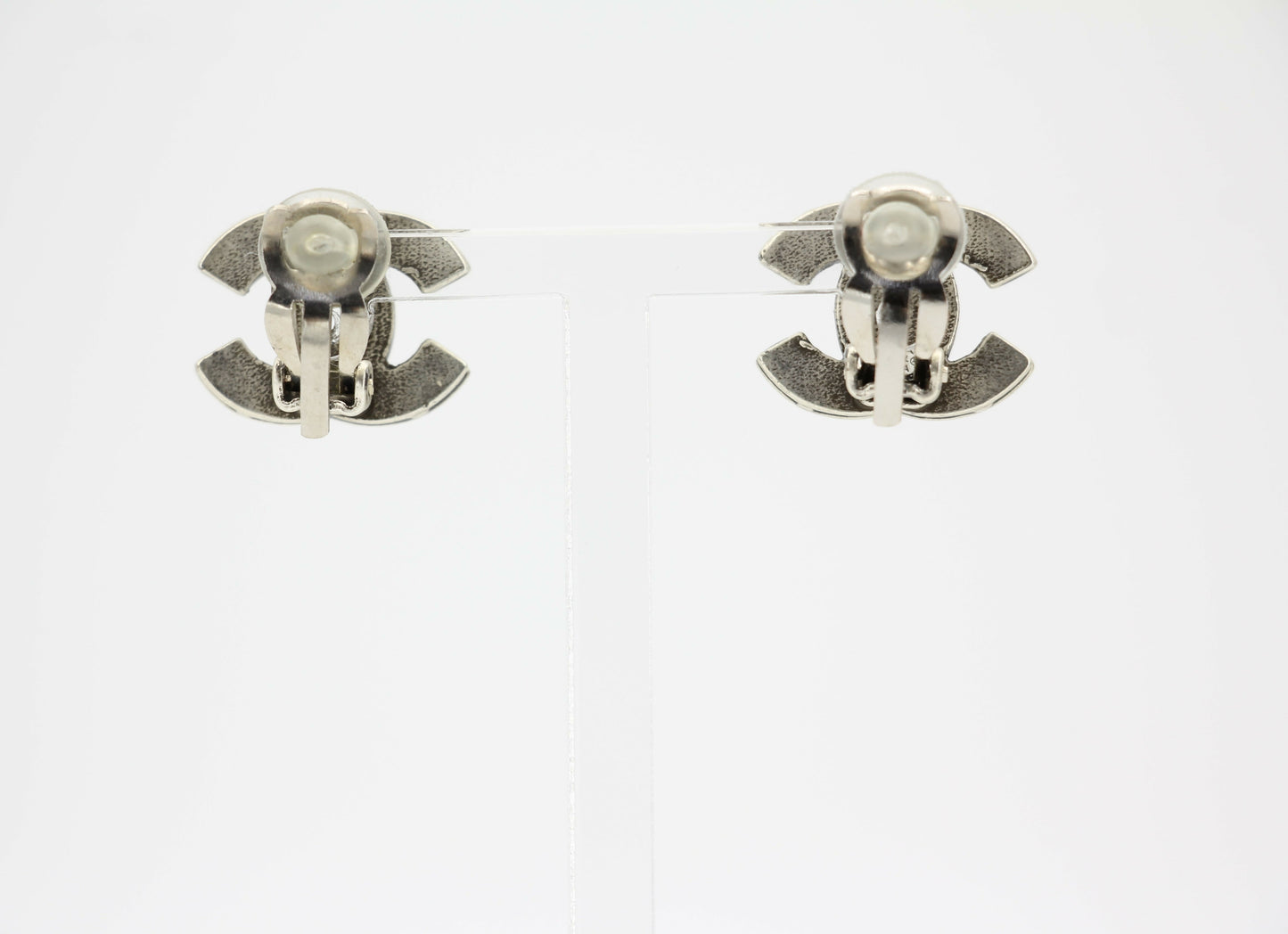 Chanel Vintage 04A Metal Black Silver CC Clip-on Earrings
