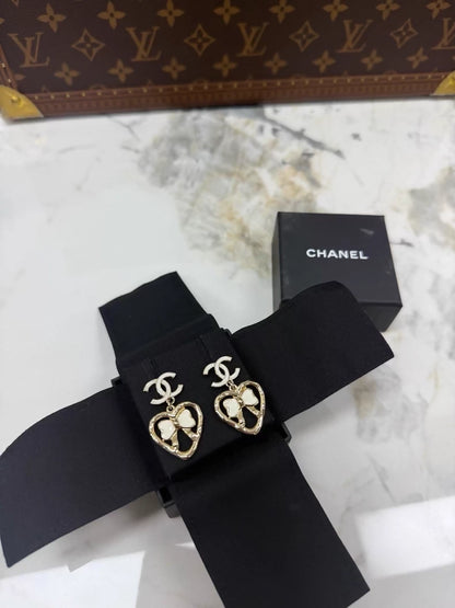 Chanel 25p Heart Double C Earrings