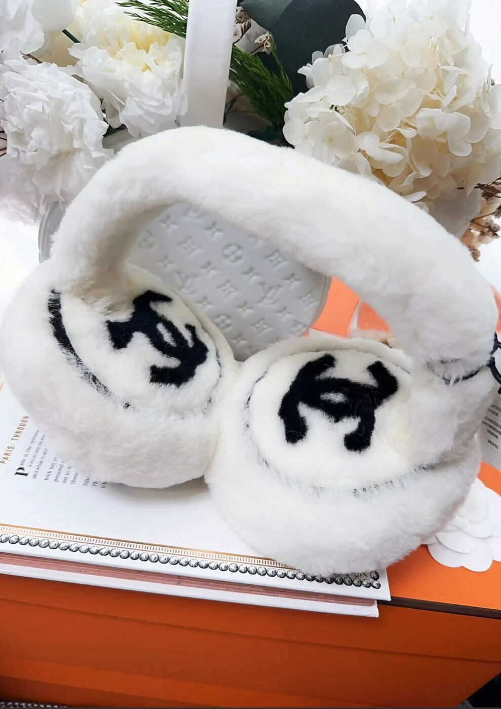 Chanel coco neige black & White earmuffs – Wararni.com