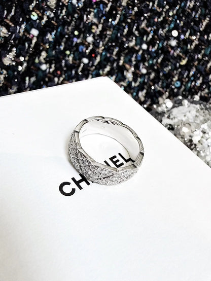 Chanel Coco Crush wide white gold ring with full diamonds