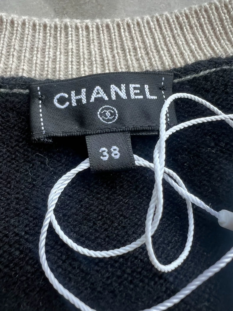 Chanel 25k black/ecru cashmere top