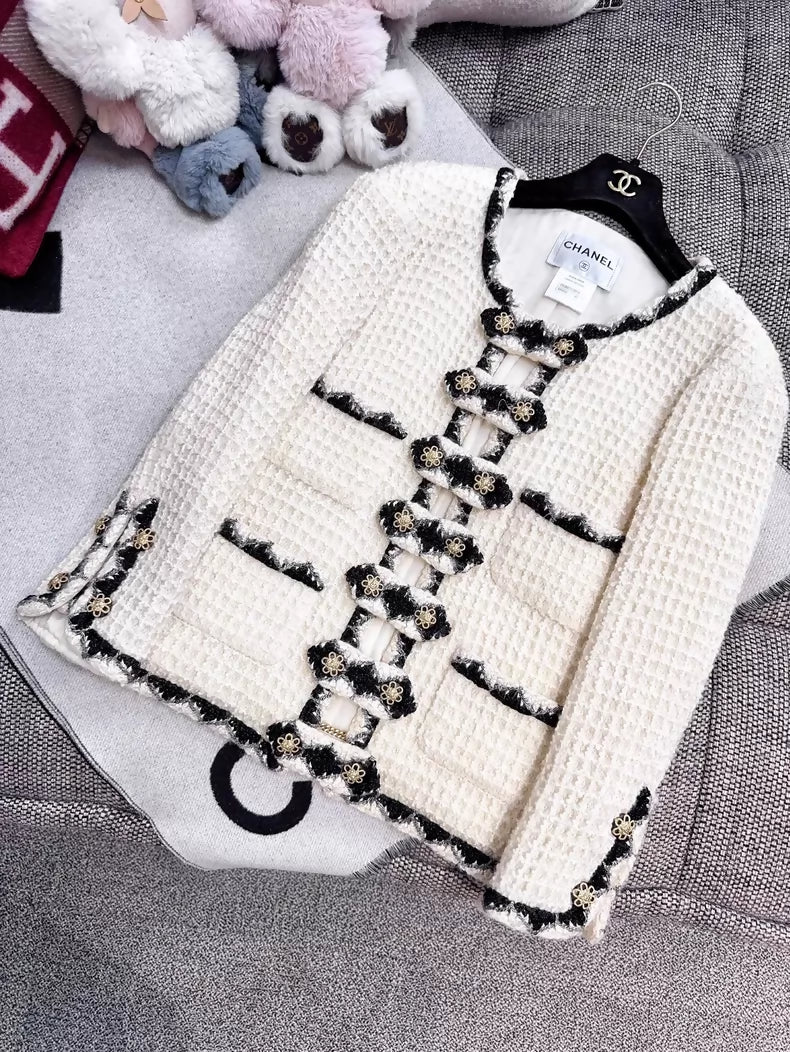 Chanel 2014 Off-White Embossed Lion Head Button Four-Pocket Wool Jacket