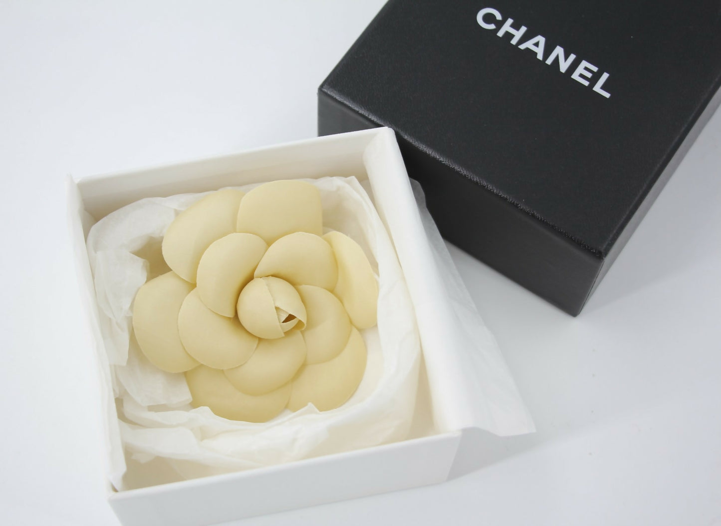 Chanel Vintage 81-85 Fabric Beige Camellia Brooch