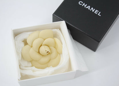 Chanel Vintage 81-85 Fabric Beige Camellia Brooch