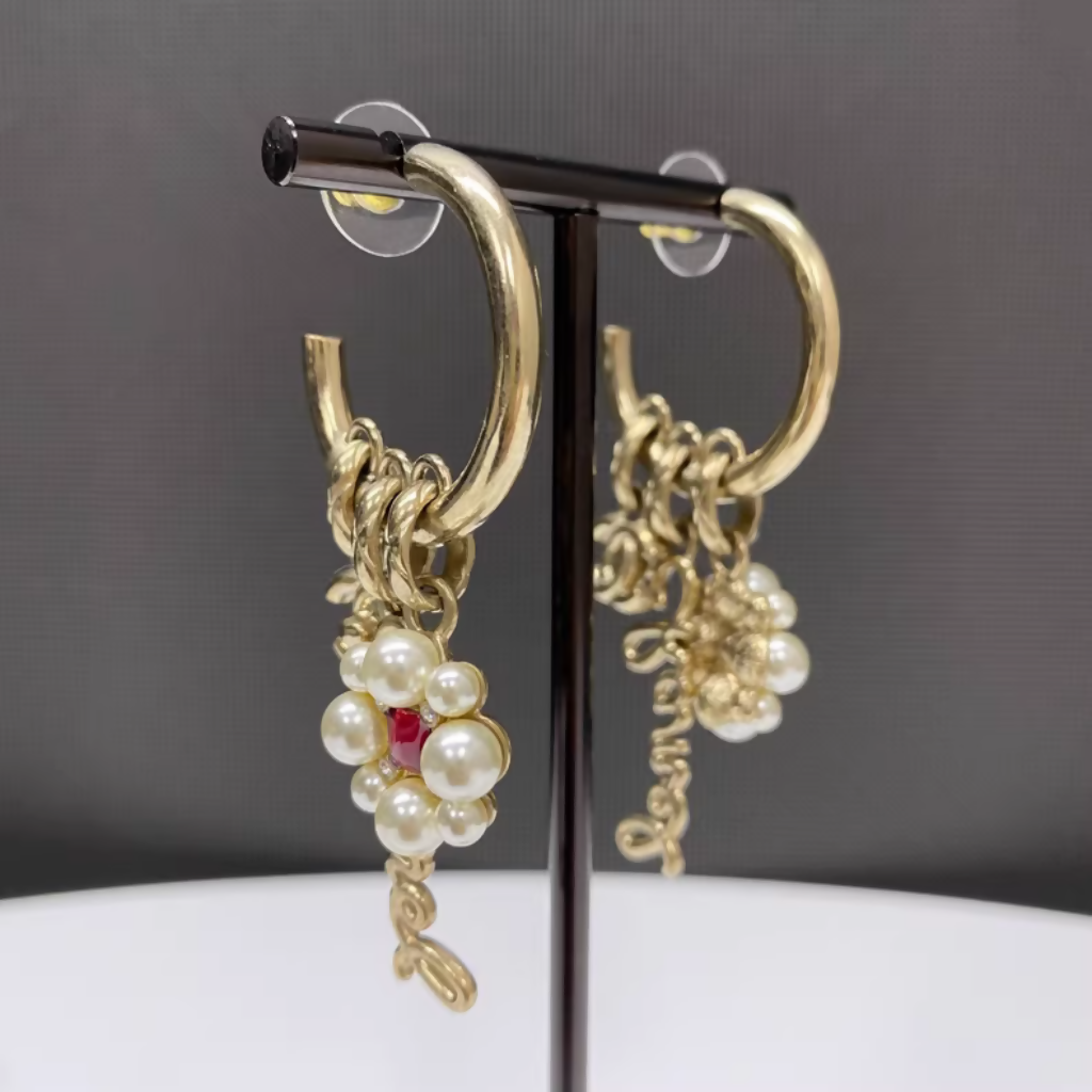 Chanel 21P flower letter pendant semicircular earrings classic element elegant temperament earrings very presence brand new idle