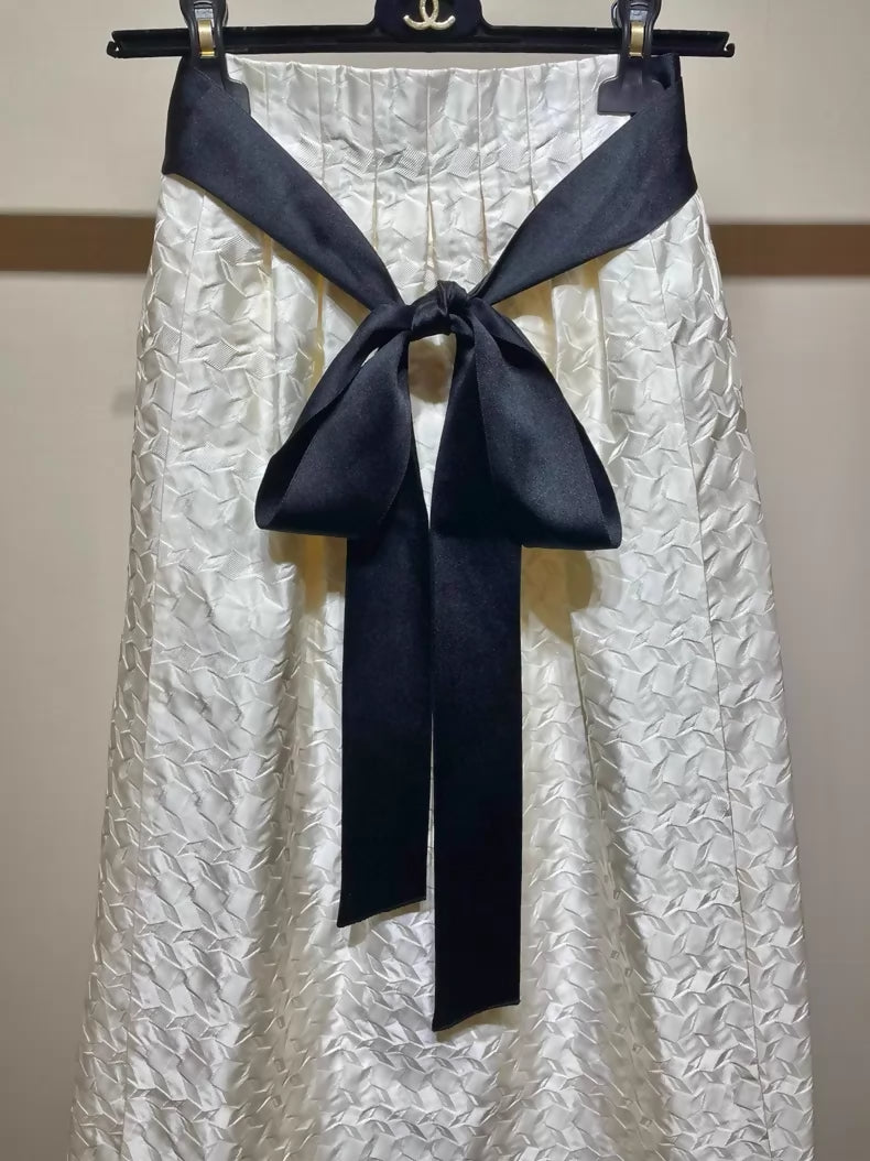 Chanel 21A bow-embellished skirt