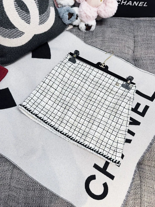 Chanel 24C black and white skirt