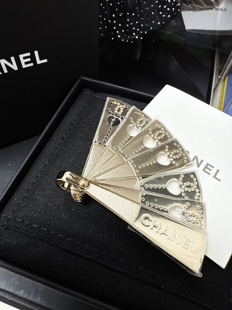 Chanel 25A metal brooch