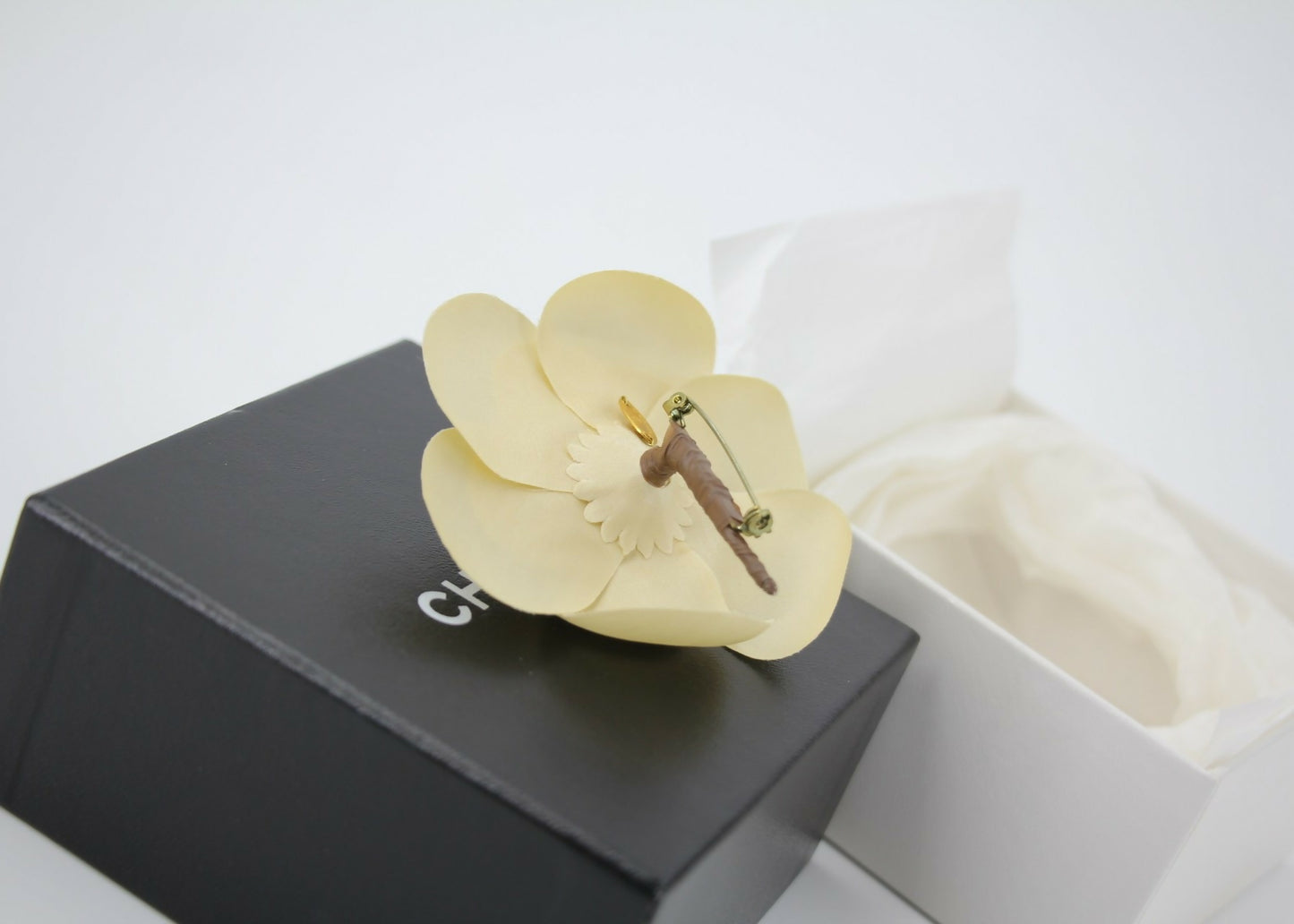 Chanel Vintage 81-85 Fabric Beige Camellia Brooch