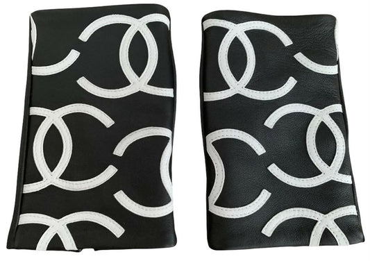 Chanel 22S All Over CC Logo Leather Black White Fingerless Gloves 7.5