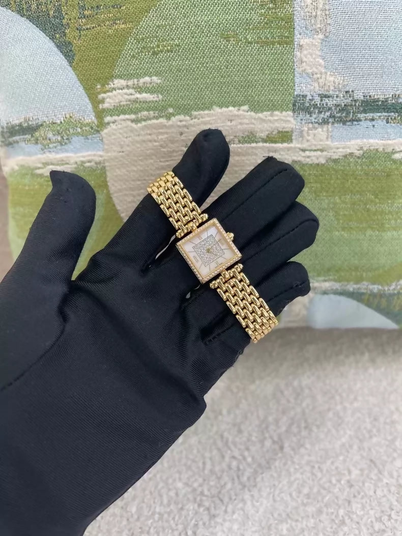 Van Cleef & Arpels mother-of-pearl and diamond watch in 18K gold with genuine diamonds