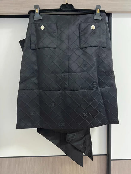 This Chanel silk skirt