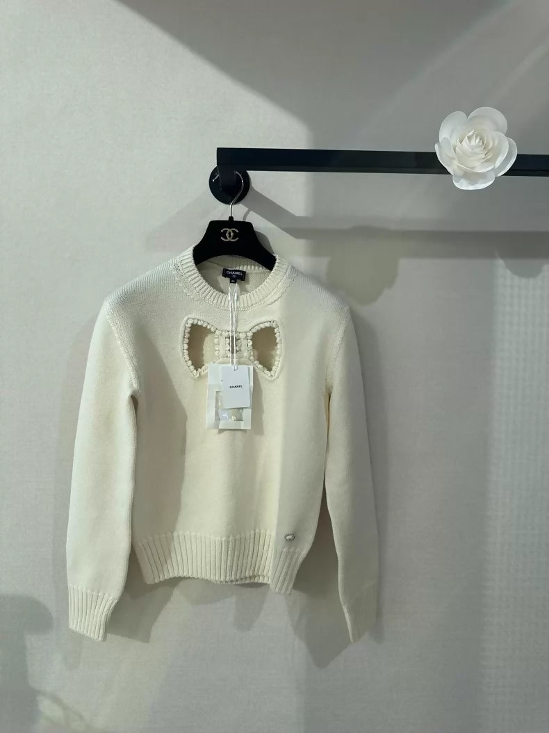 Chanel 25K off-white bow sweater