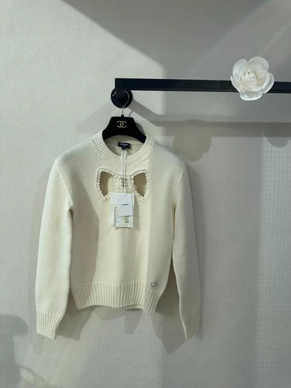Chanel 25K off-white bow sweater