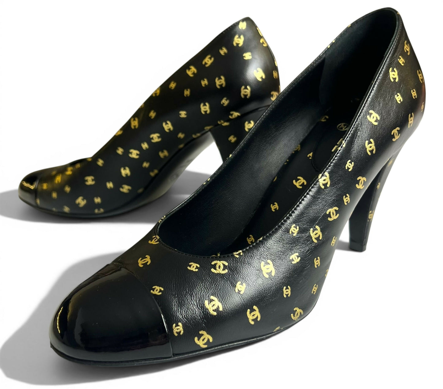 Chanel 23B Interlocking CC Logo Black Gold Lambskin Classic Pump Heels EU 39.5