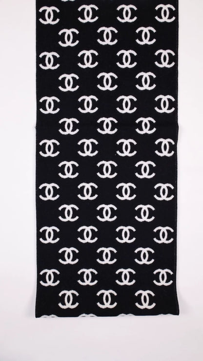 Chanel 25V black and white double-sided CC logo full-print cashmere scarf