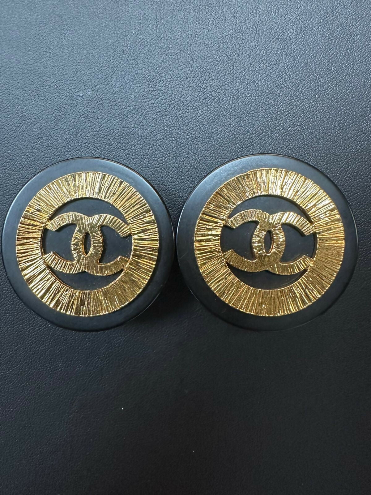 Chanel Vintage 92 Gold Plated Button CC Black Gold Round Clip-on Earrings
