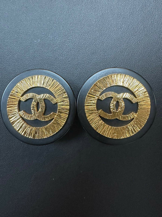 Chanel Vintage 92 Gold Plated Button CC Black Gold Round Clip-on Earrings